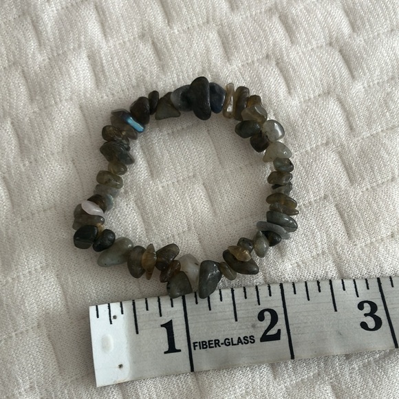 Labradorite chip natural gemstone crystal bracelet - Picture 4 of 4